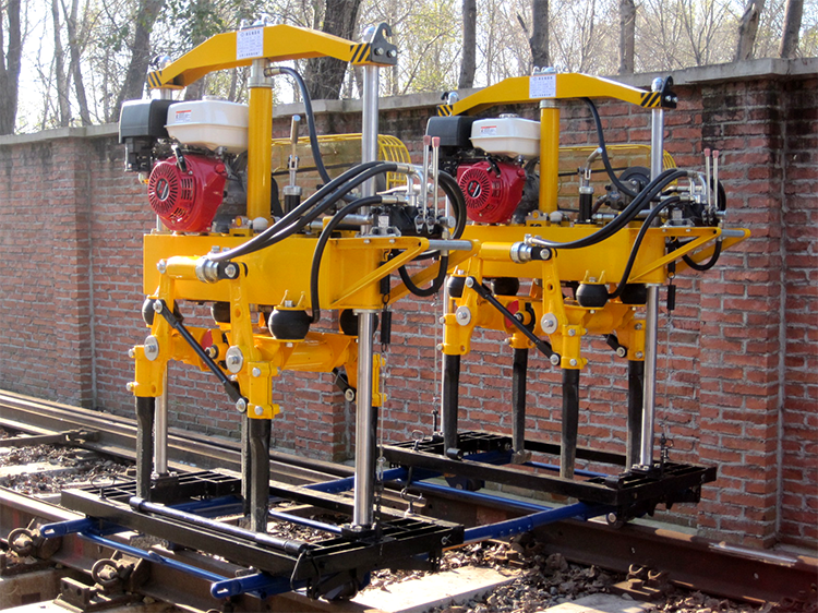 YD-22型液(ye)壓線路(lu)搗固機(jī)