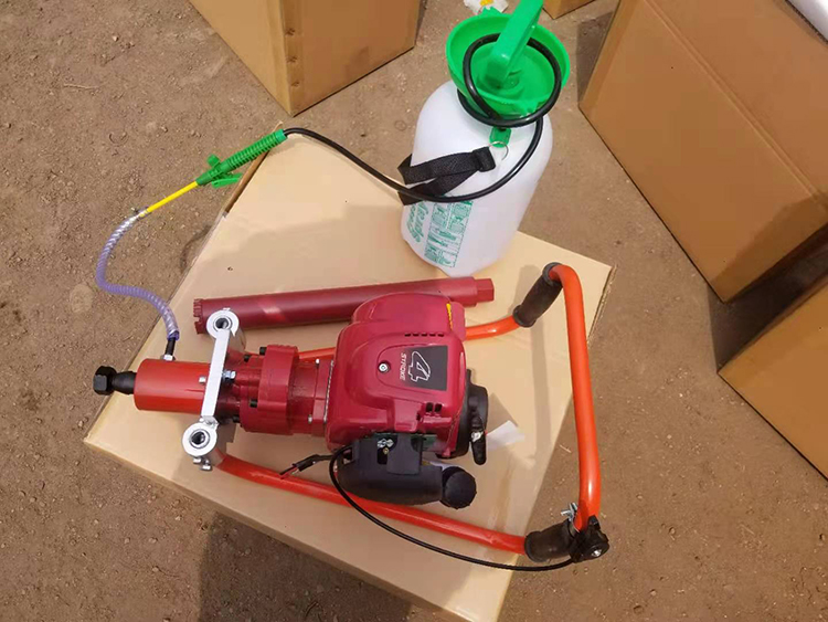 NLQ-45型内燃砼(tóng)枕螺栓鑽取(qu)機