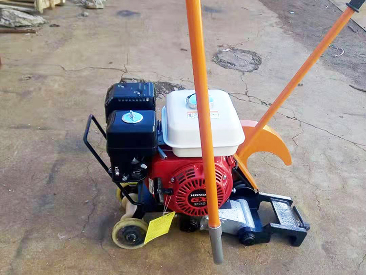 NQG-6.5II型内(nei)燃鋼軌鋸(jù)軌機