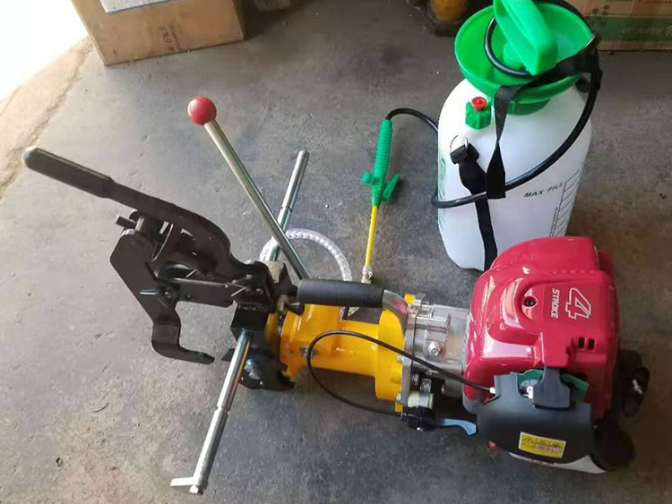 NZG-31型内燃(ran)鋼軌鑽(zuan)孔機